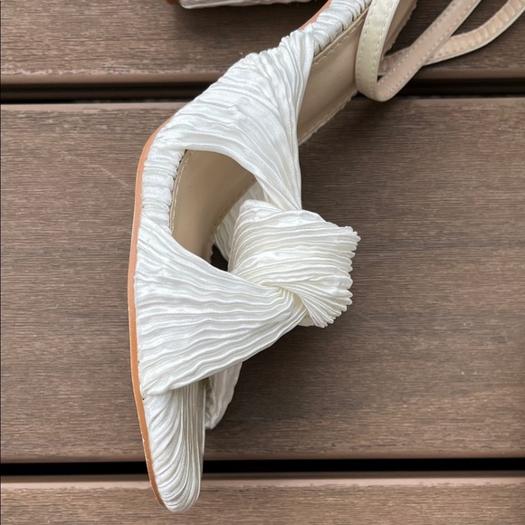 Ruffled Twist Top Fabric Covered White Women's Heeled Sandals - Size 7.5 - Picture 9 of 13